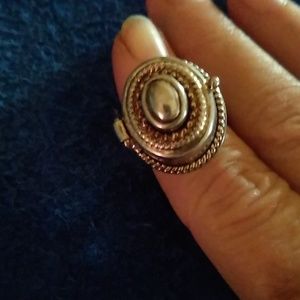 Vintage Silver Tone Posion Ring